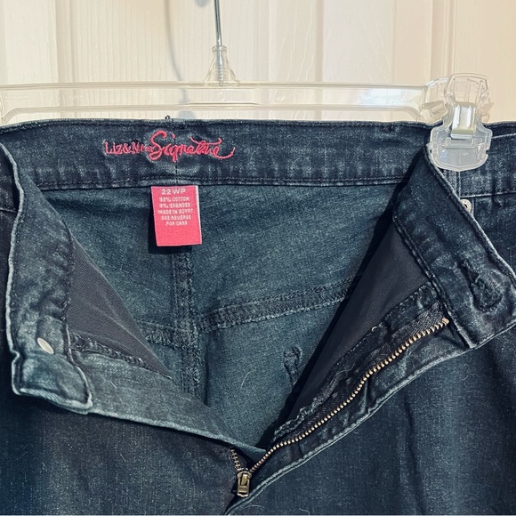 22W Petite. Liz & Me Signature. 5 pockets, stretch dark wash jeans never worn. - Picture 3 of 6